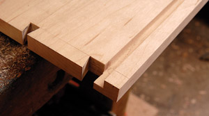 groove at drawer rear