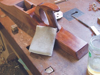 Applying linseed oil