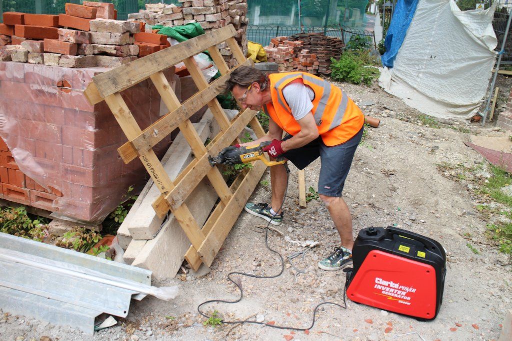 The Editor on site putting the Clarke IG2000 2KW inverter generator through its paces