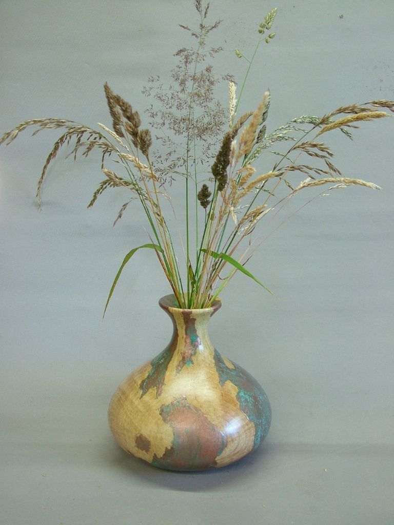 Colin Simpson’s reactive paint vase