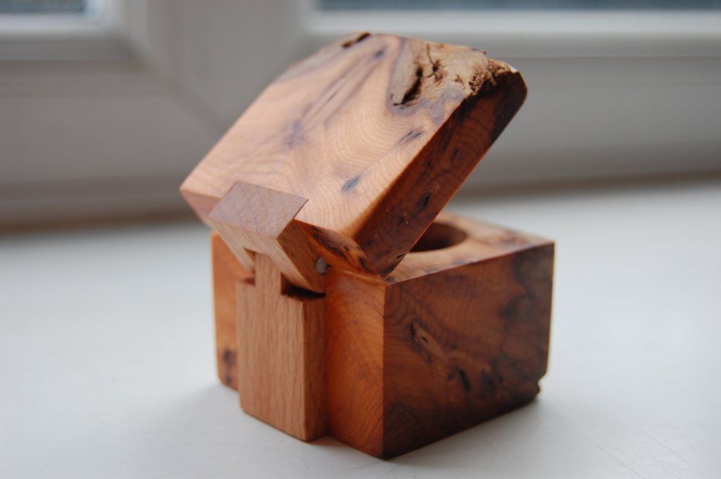 Peter Harrison’s lovely ring box with wooden hinge