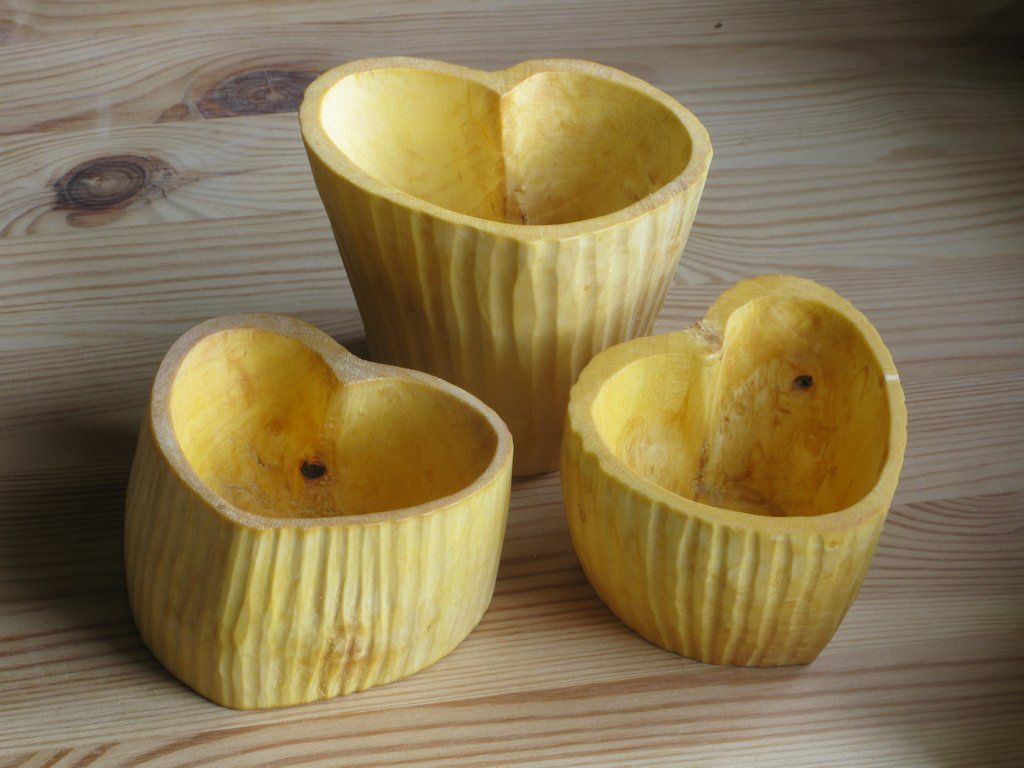 Robin Gates makes a pair of heart-shaped bowls using sycamore