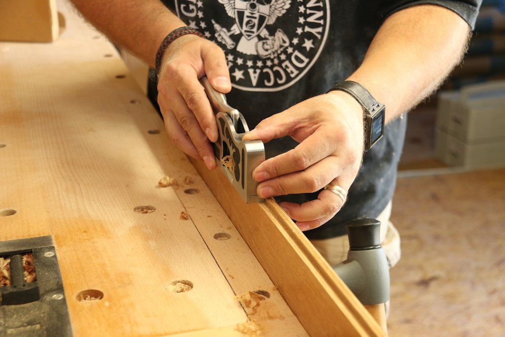 Using the WoodRiver No.92 medium shoulder plane in a conventional manner on long-grain work