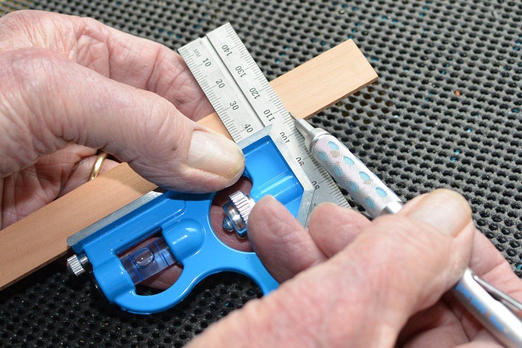 The 150mm Empire True Blue combi square is a versatile and useful measuring device, which slips easily into the apron pocket when you’re working
