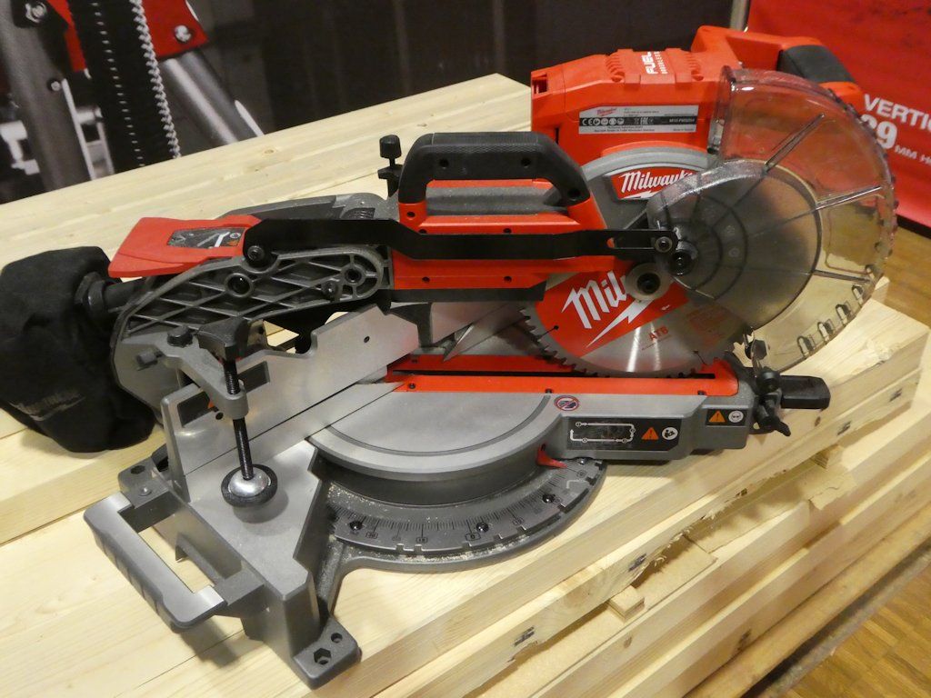 Milwaukee’s impressive new double compound 250mm blade pullover mitre saw