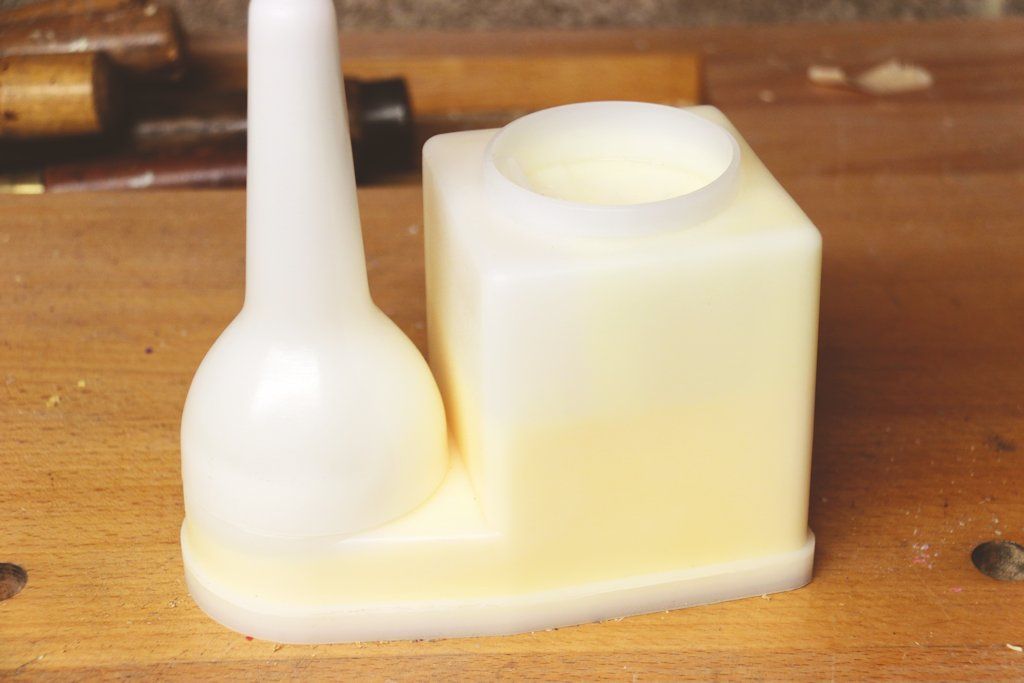 With the lid securely in place, the Toolovation Magic Glue Dispenser allows glue to stay fresh, ready for the next use