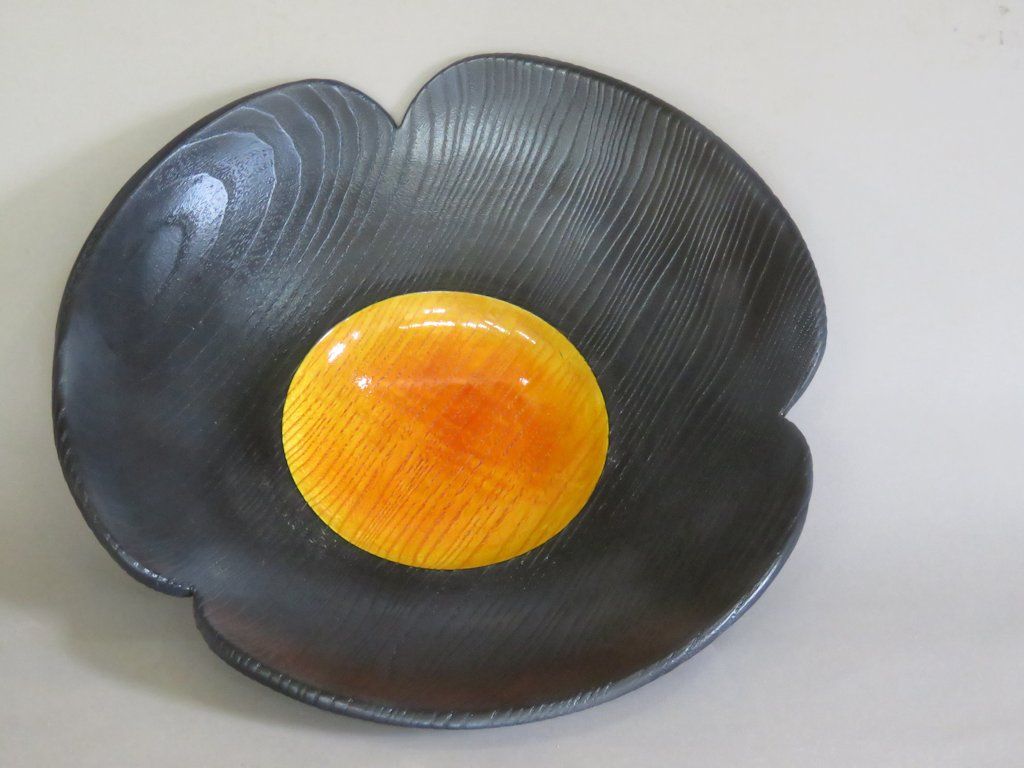 Colin Simpson’s attractive turned pansy bowl