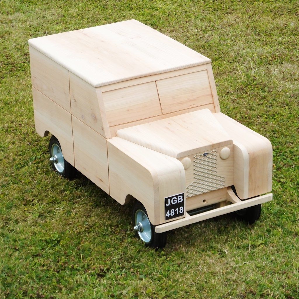 Peter Bishop’s novel Land Rover wedding card and gift box